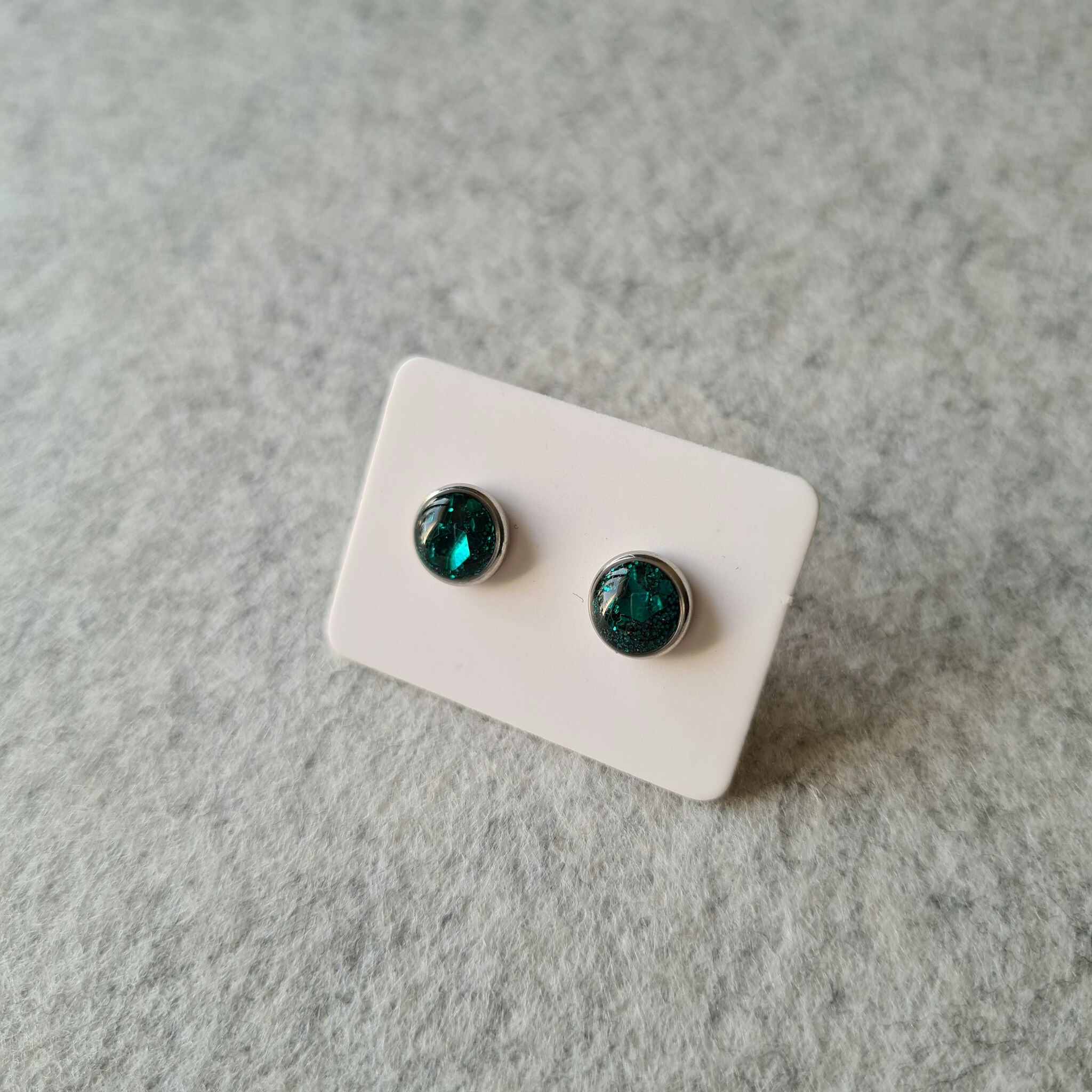 Örhänge MINI - mörk grön (8mm)
