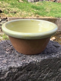 Handgjord skål 19 cm. Brun/gul.