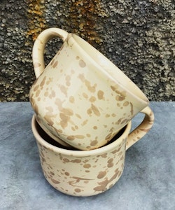 Handgjord kopp/mugg 10 cm. Ljusbrun.