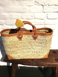 Stråväska/shoppingbag 46 cm med detaljer i naturläder.