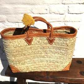 Stråväska/shoppingbag 46 cm med detaljer i naturläder.