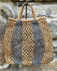 Crochet stråväska. Blå/natur.