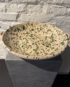 Handgjord fat 38 cm. Spruzzi. Flaskgrönt.