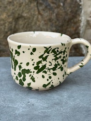 Handgjord kopp/mugg 10 cm. Spruzzi. Flaskgrönt.