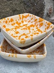 Handgjord skål 13 cm. Spruzzi. Ockragul.