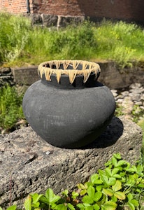Kruka/vas 25 cm. Blåsvart.