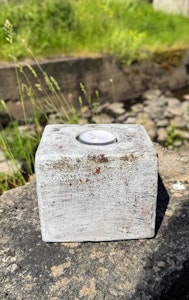 Ljuslykta 11 cm. Gråvit.