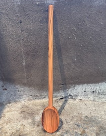 Serveringssked i olivträ 35 cm.