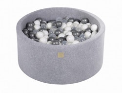 Meow, grå boldbassin i fløjl med 300 bolde (sølv, hvid, transparent)