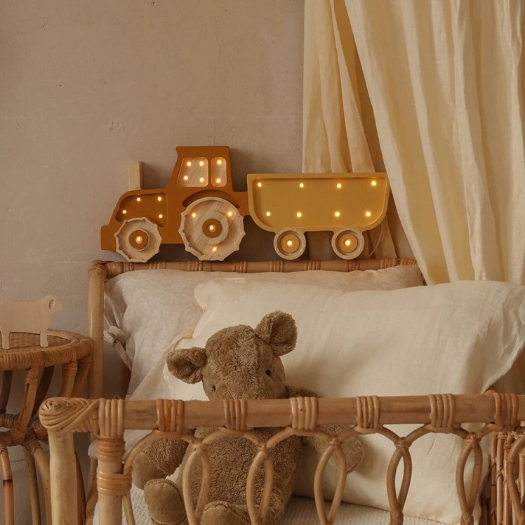 Revolutionerende beundring Forbipasserende Little Lights, Lampe til børneværelset, Traktor Mustard - Baby-love.dk