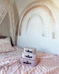 Babylove, beige rainbow, regnbue wallsticker