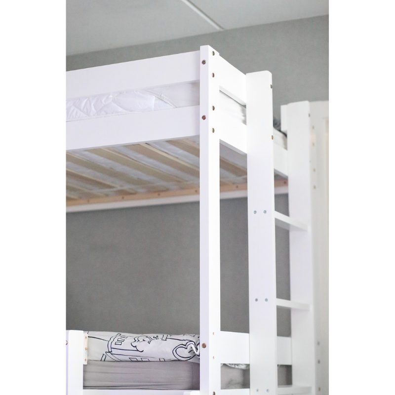 Hvid køjeseng med tre senge 90x200 cm