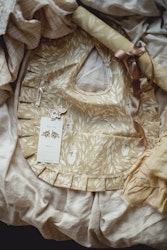 Mrs Mighetto, hagesmæk Misty Leaf Yellow