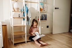 Duck Woodworks, garderobe tøjstang med hylder, hvid/natur