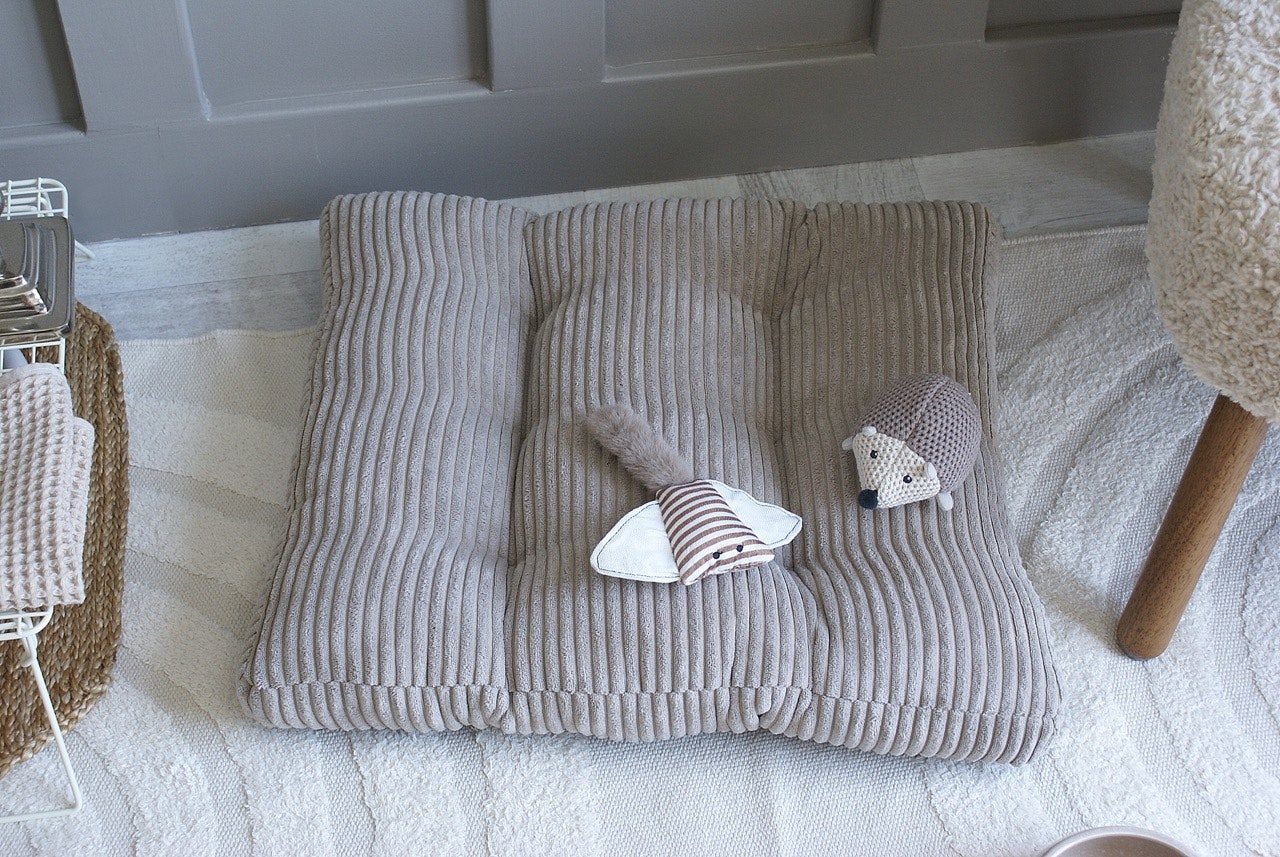 Mørk beige pude til hundeseng/hundekurv (M)