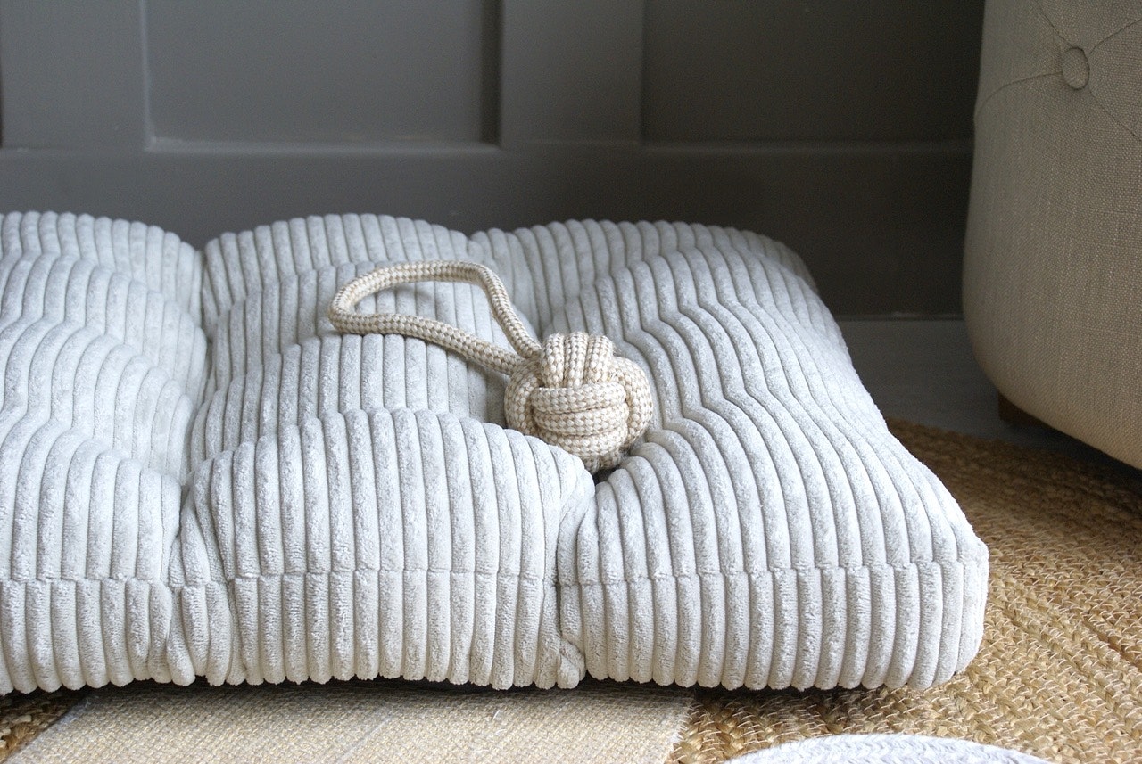 Beige pude til hundeseng/hundekurv (S)