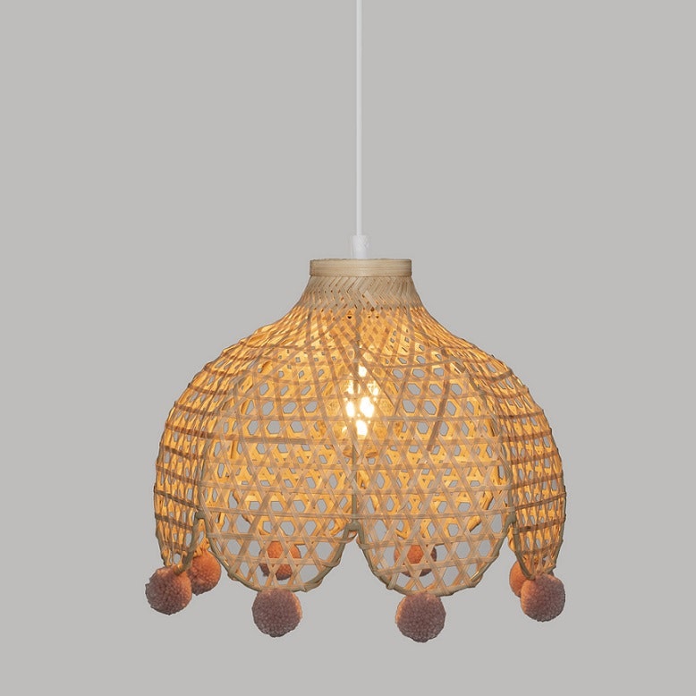 Bambus loftlampe med lyserød pompon
