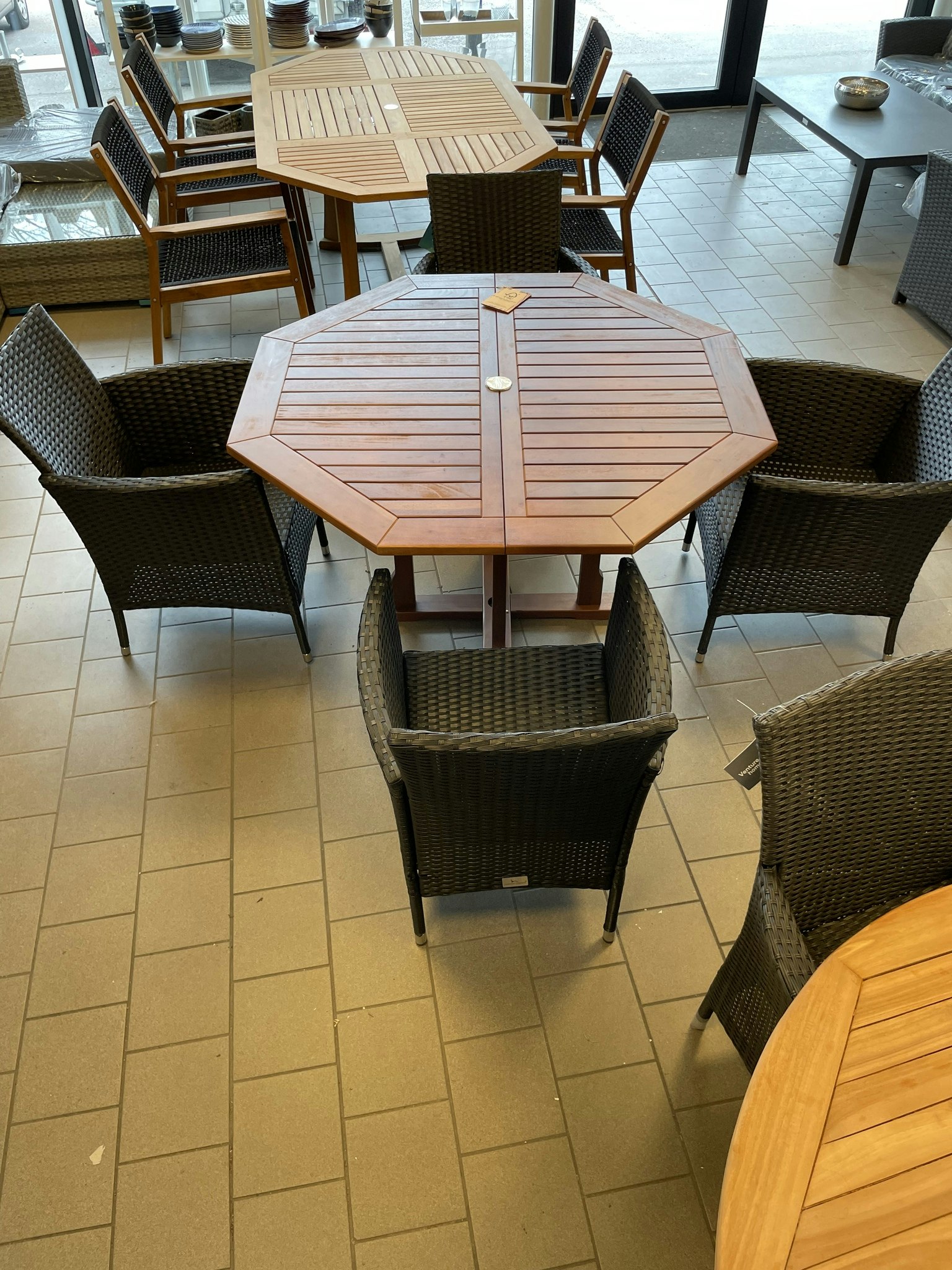 Mahogny bord inkl fyra fåtöljer