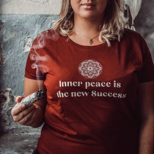 T-shirt "Inner peace is the new success" Burgundy