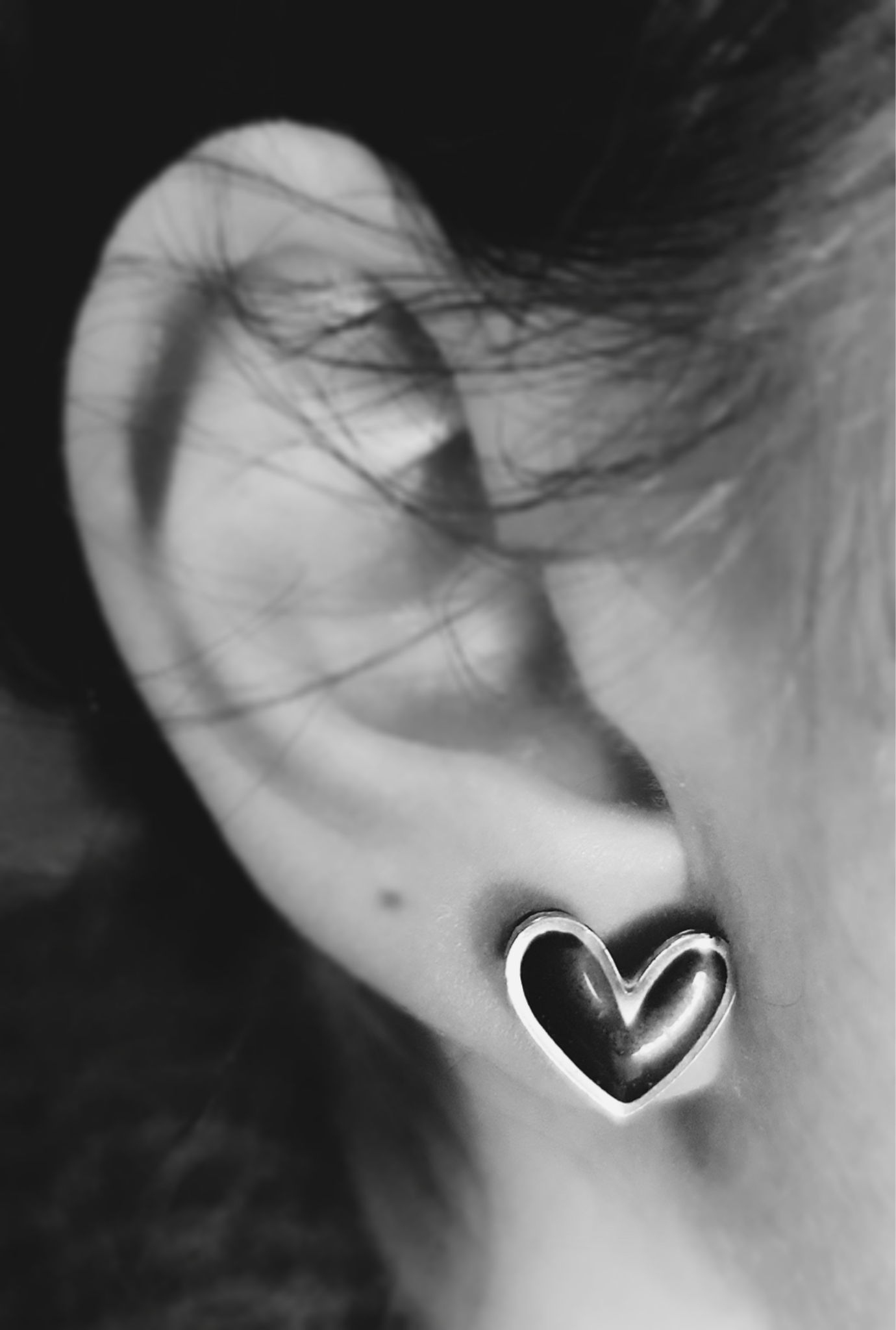Small heart stud