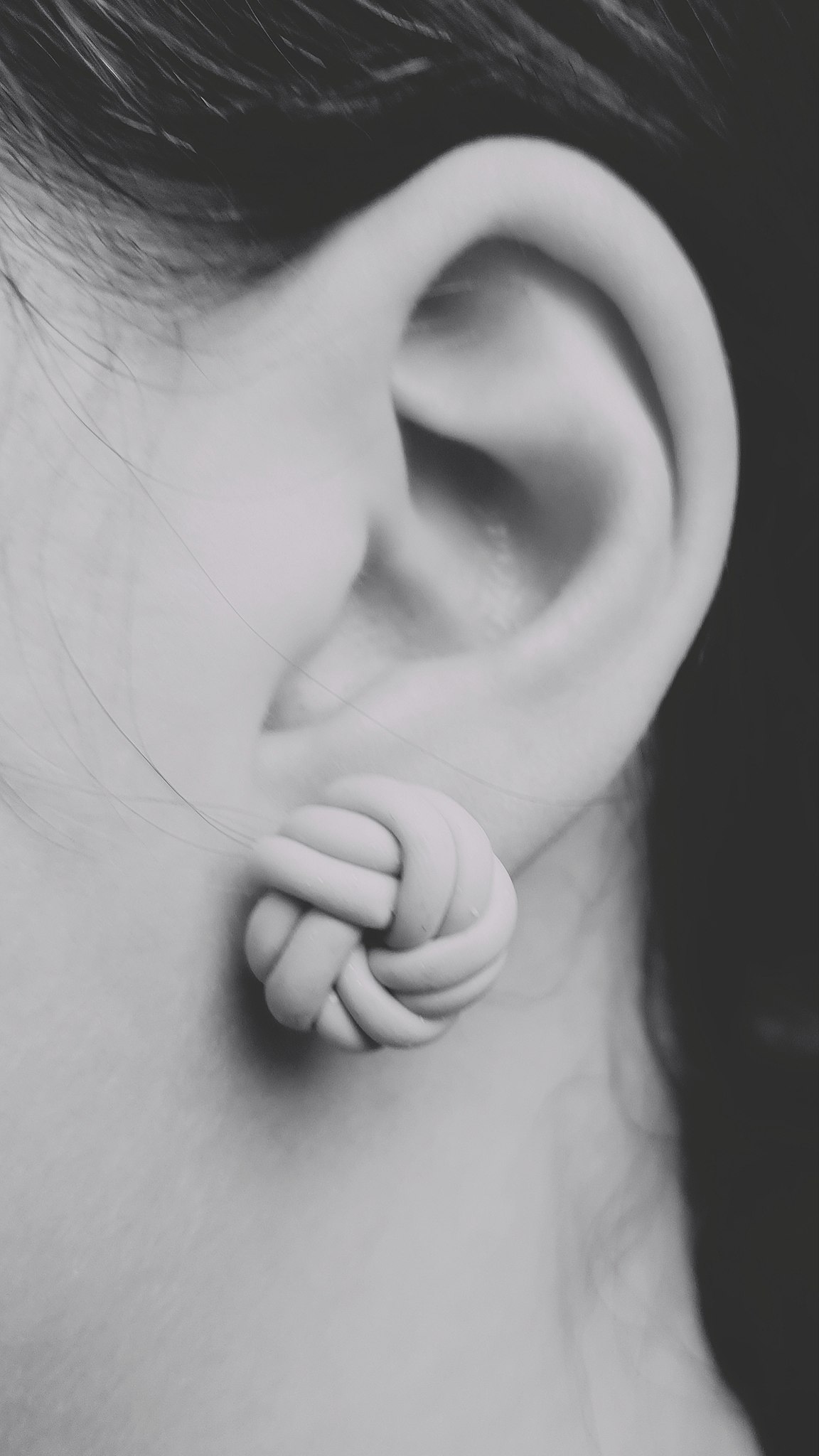 Knot stud