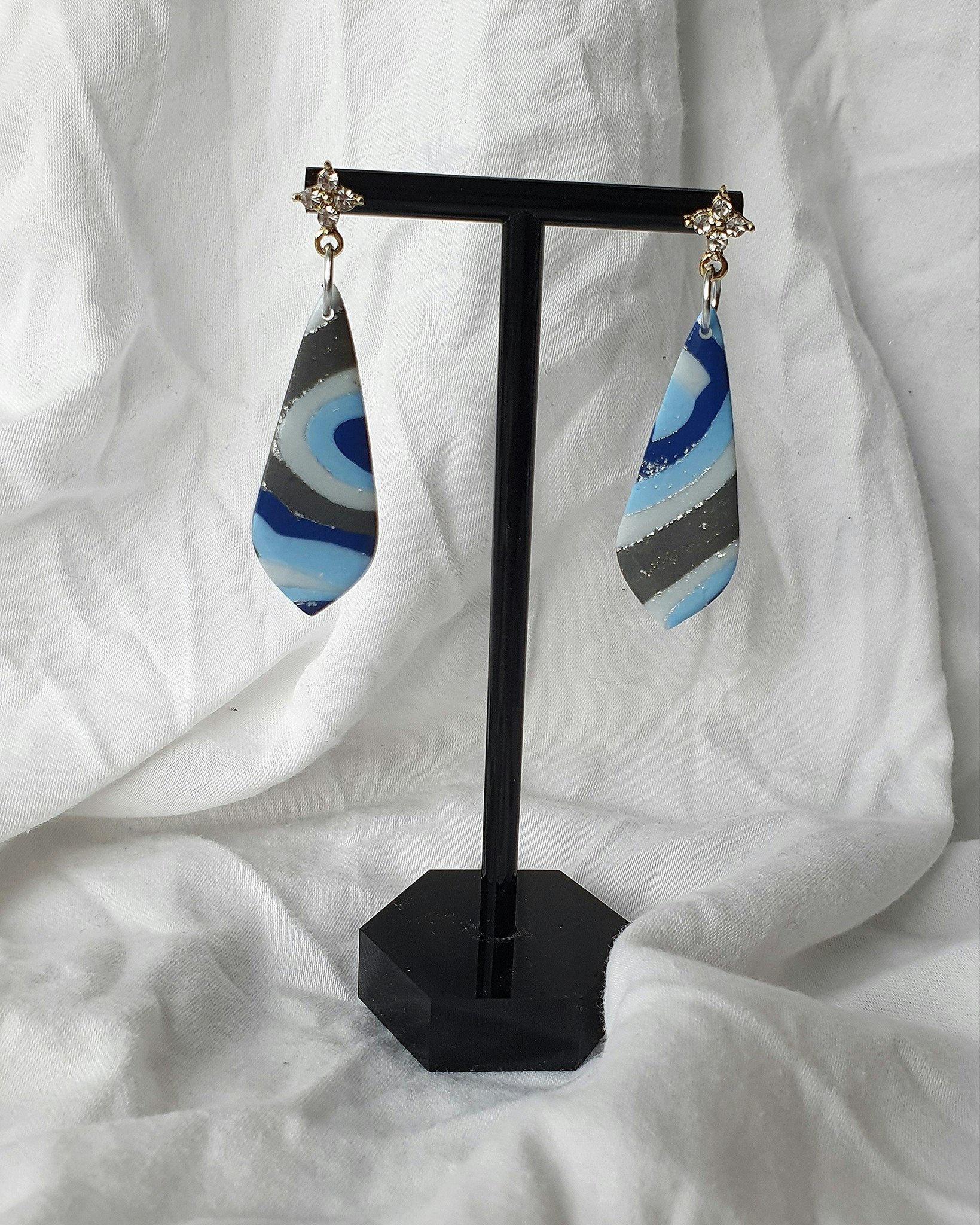Blue dangle