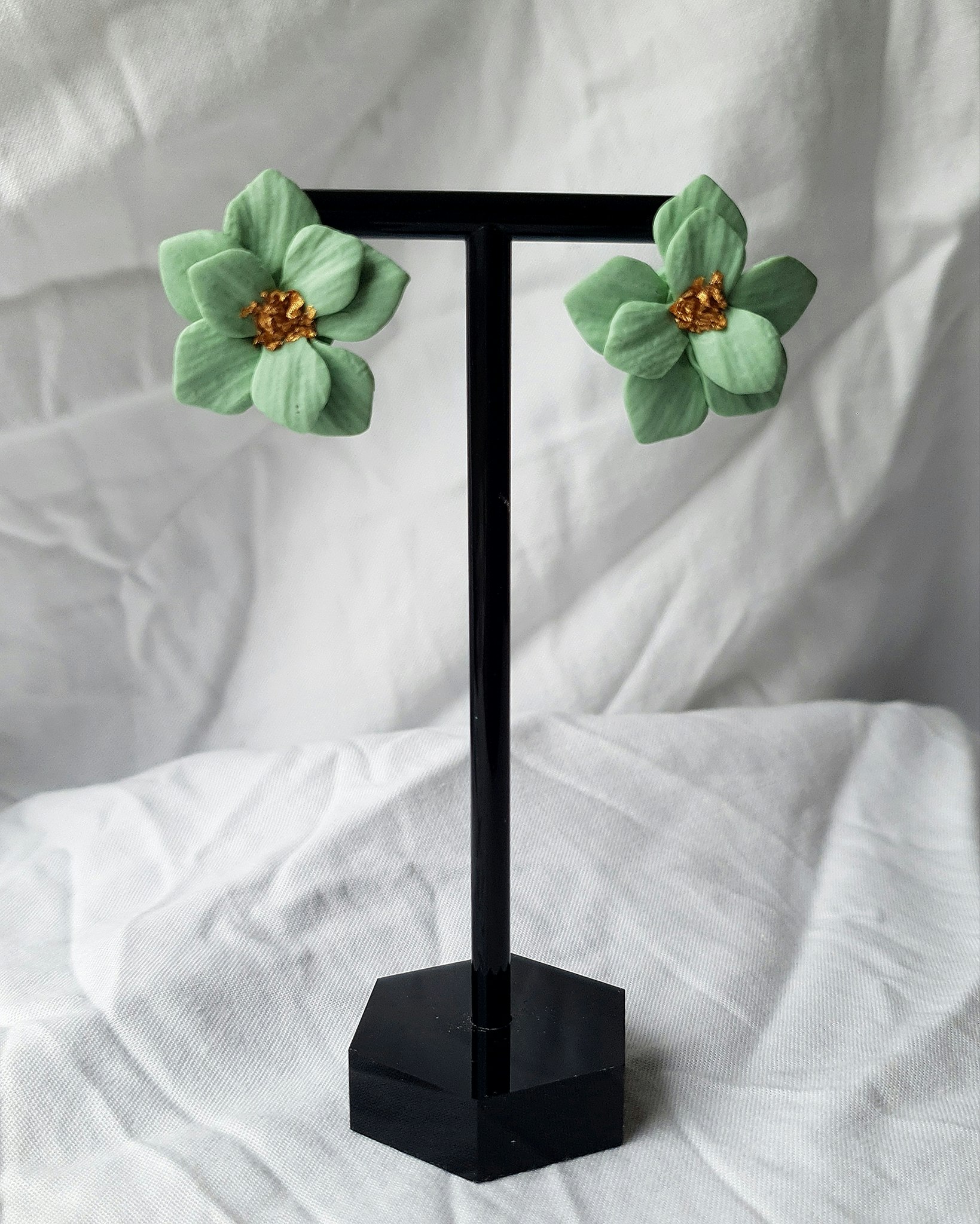 Flower studs