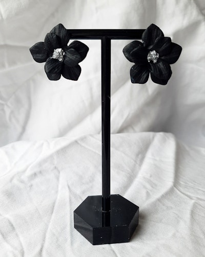 Flower studs