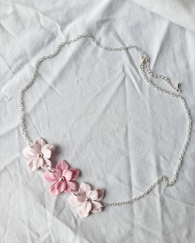 Flower necklace