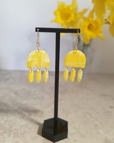 Yellow dangles