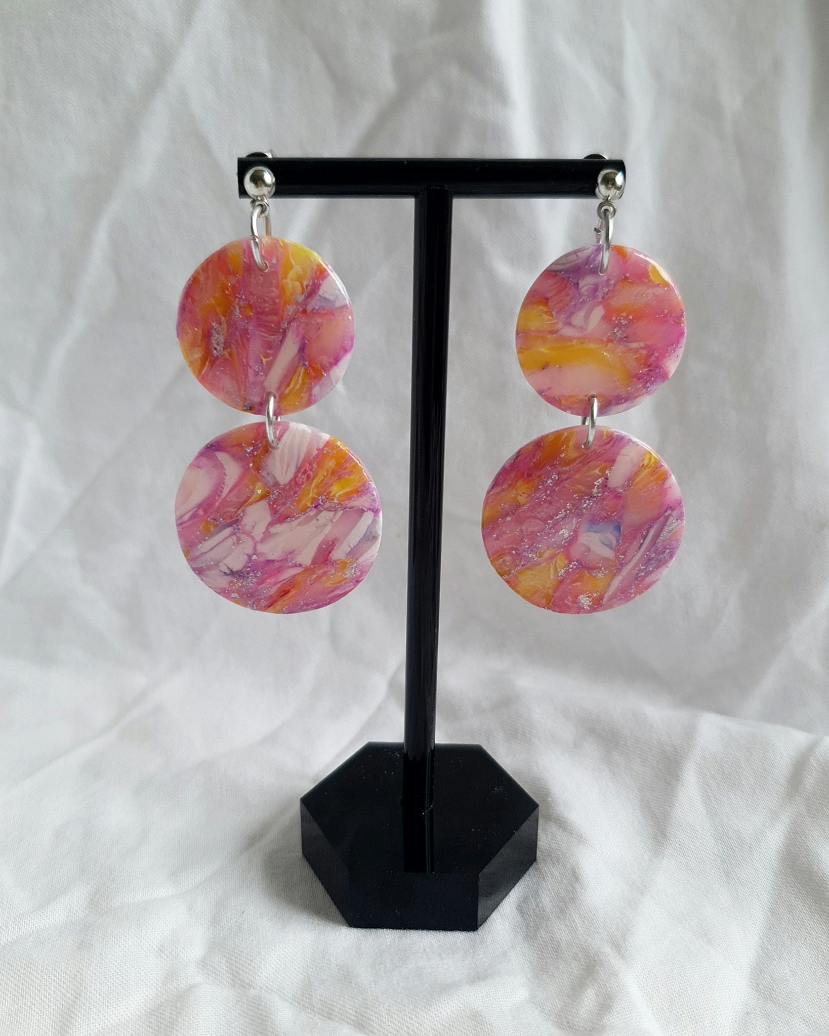 Pink and yellow circles