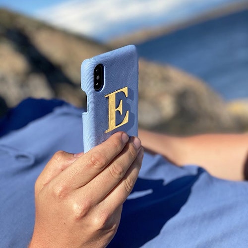 Baby Blue Mobilecover med metal letter®