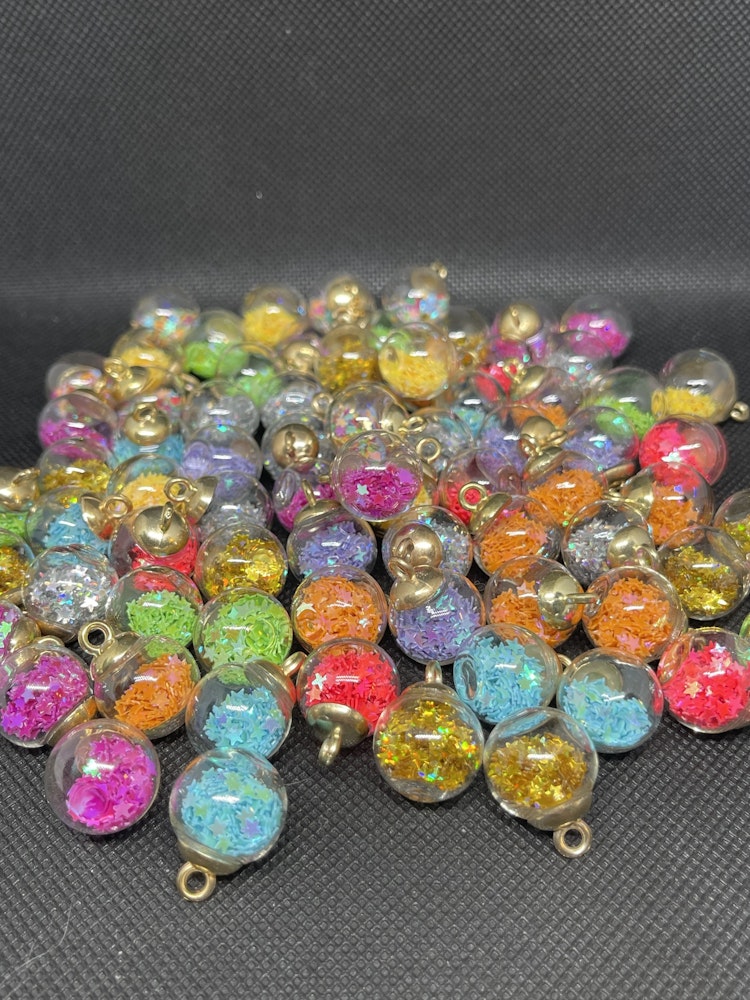 Glaskula med stjärnglitter - Rosenröd
