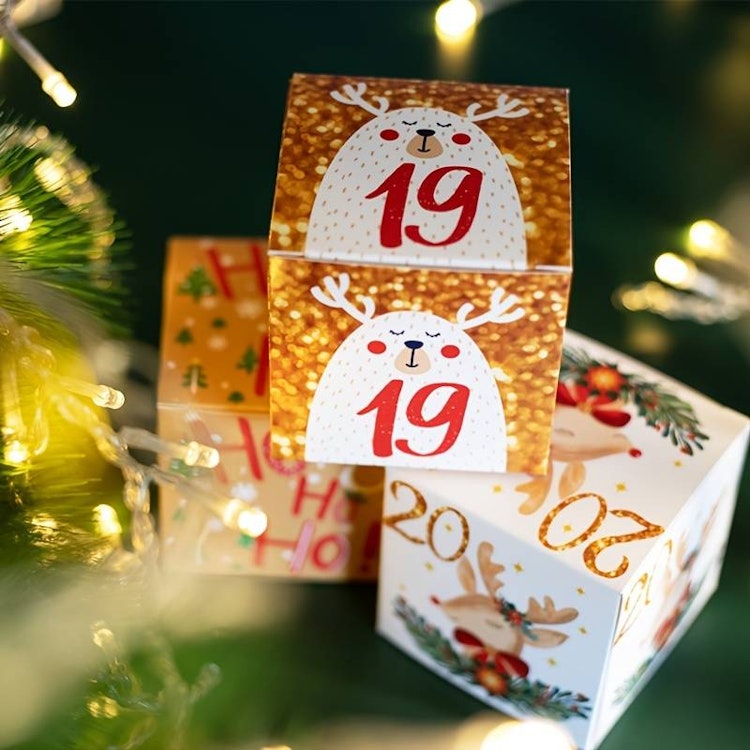 Julkalender, värd minst 800kr - färgglad