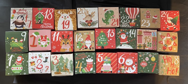 Julkalender, värd minst 800kr - färgglad