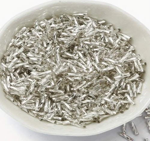 Spiralrörpärla av glas, 2x6mm, silver - Ca 600st