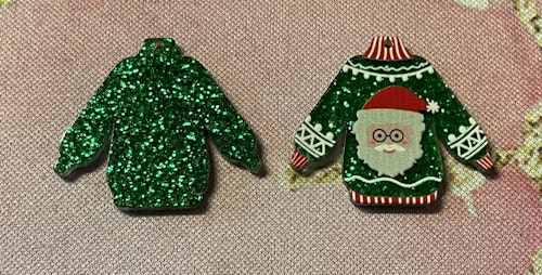 Jultröja, tomte, grön - 3,6x3,2 cm