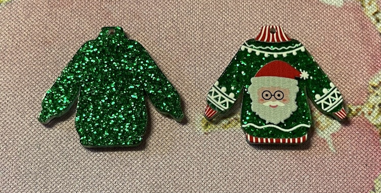 Jultröja, tomte, grön - 3,6x3,2 cm