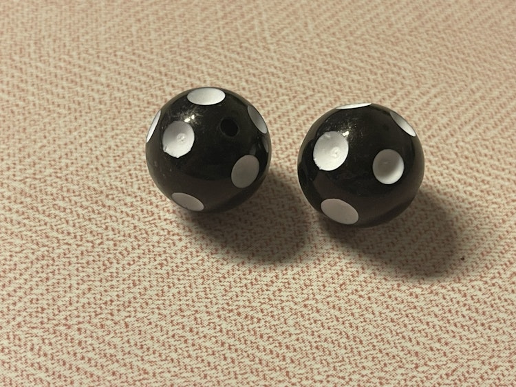 Prickig, svart - 20mm
