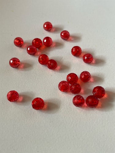 Transparent multi-facetterad, röd, 8mm - 50 st