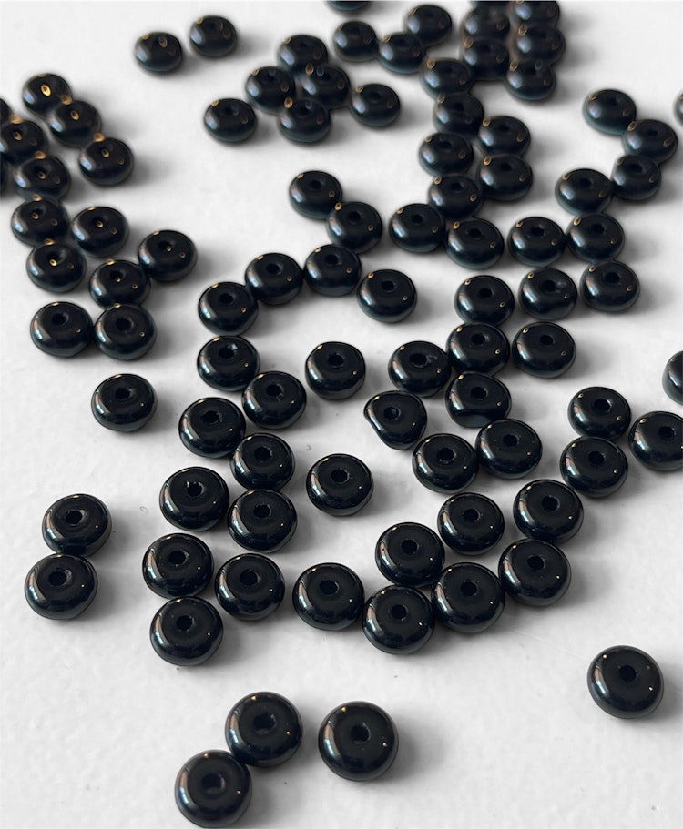 Platt glaspärla, svart, 6mm - 50st