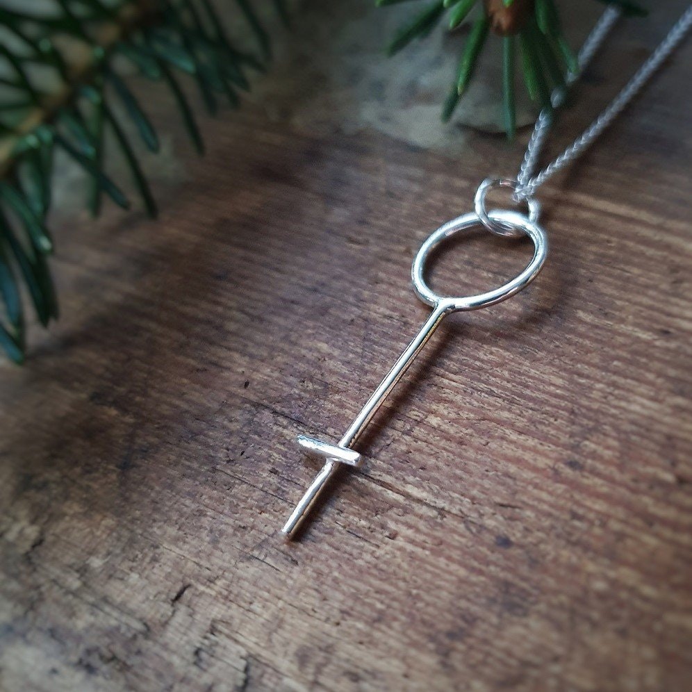 Kvinnokraft - silversmycken för mod och styrka - MIA´s smedja