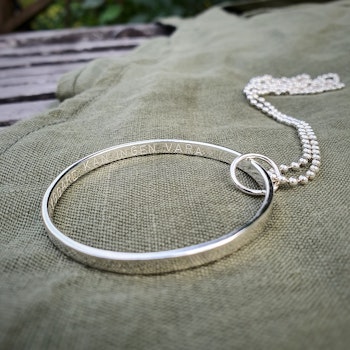Silverhalsband Tryggare kan ingen vara