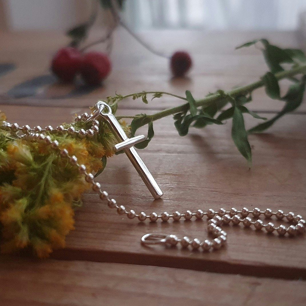 Handgjort silverkors från MIA´s smedja.
