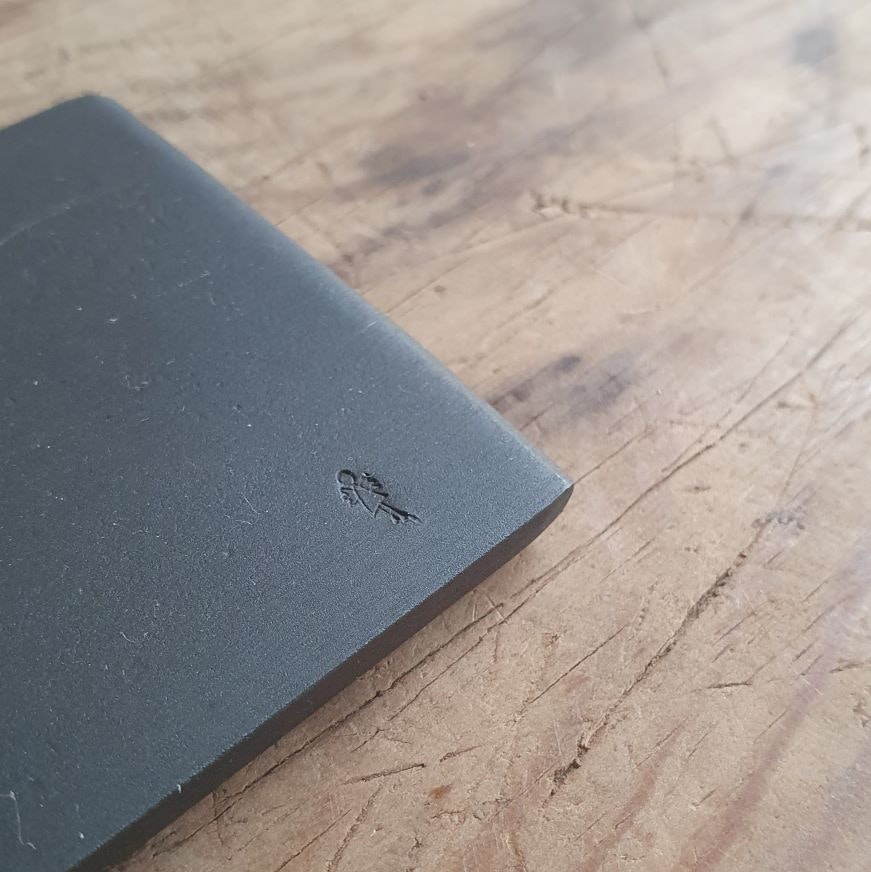 Ängeln från MIA´s smedjas logo stansad i stålet.