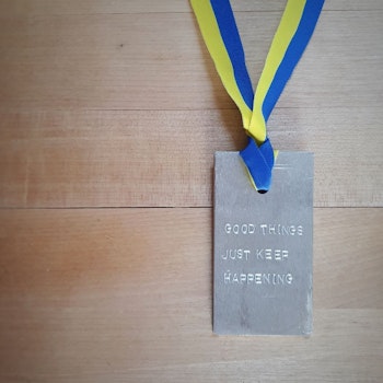 Good things - Studenthänge i aluminium med text