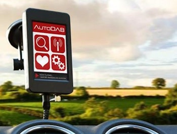 AutoDab GO+ DAB+ universalt adapter med berøringsskjerm