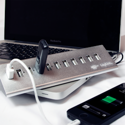 LOGILINK USB 2.0 høyhastighetshub 10 porter + 1x hurtigladeport