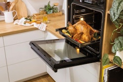Gorenje 77L XXL AirFry, FrozenBake, AquaClean BO6717E03BG