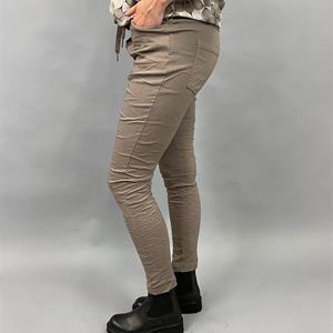 SIGNE Byxor med stretch, taupe